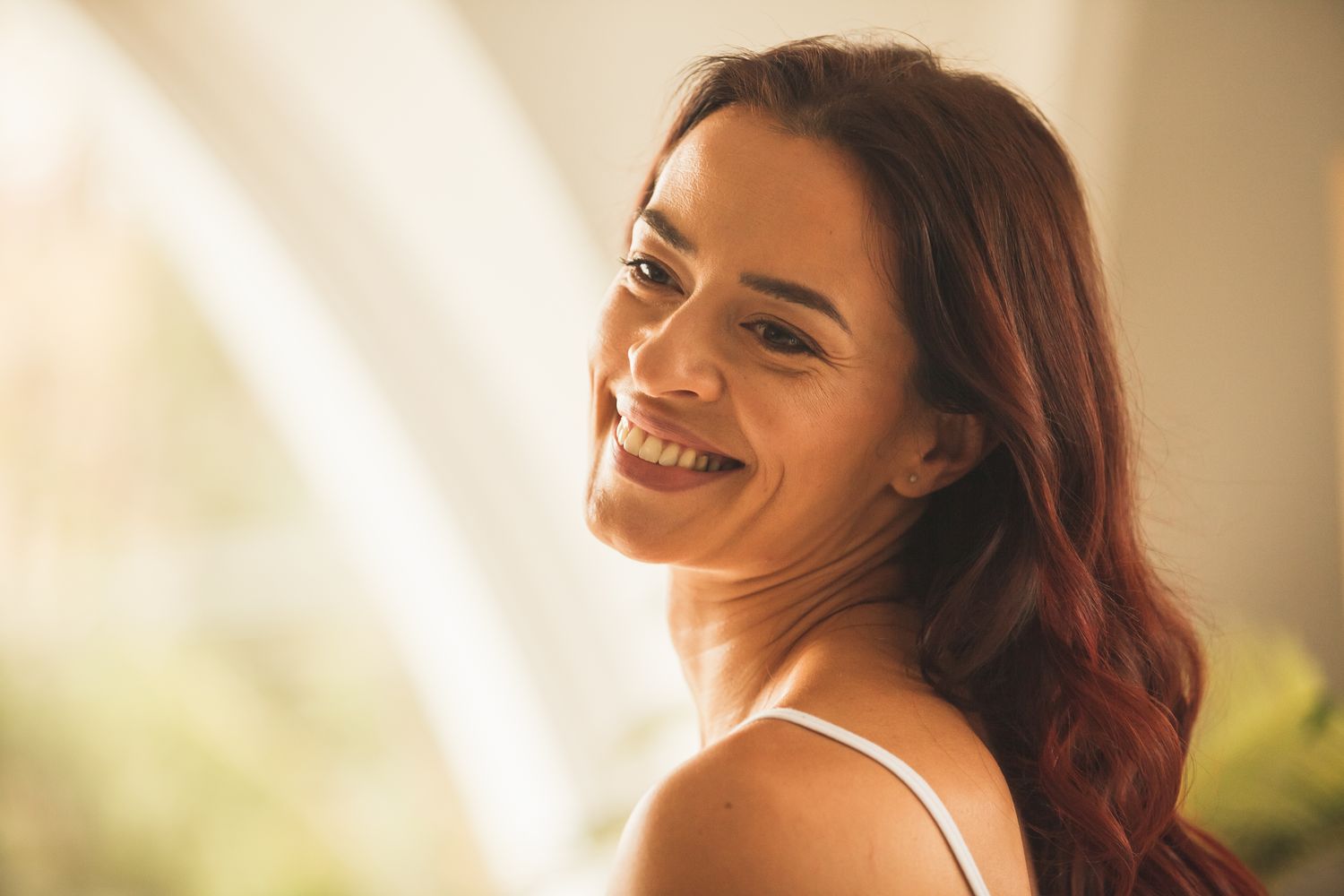 Thoughtful woman resting chin on hand